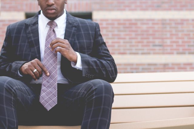 a man in suit ready for his interview and he uses job application tips