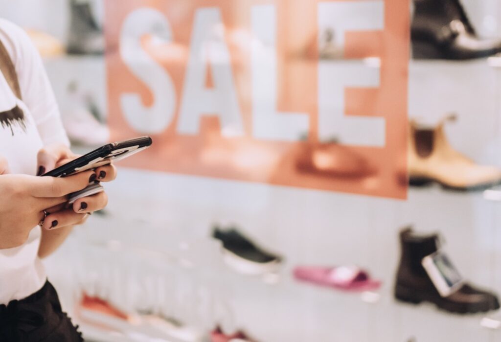 Alt-text Retail stores need sales staff able to handle stressful environments during sales and discounts, a sales associate job description needed to be reflected on the resume