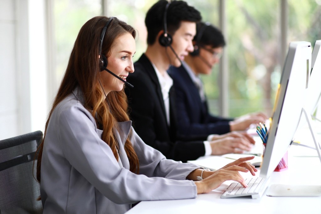 office workers displaying excellent customer service